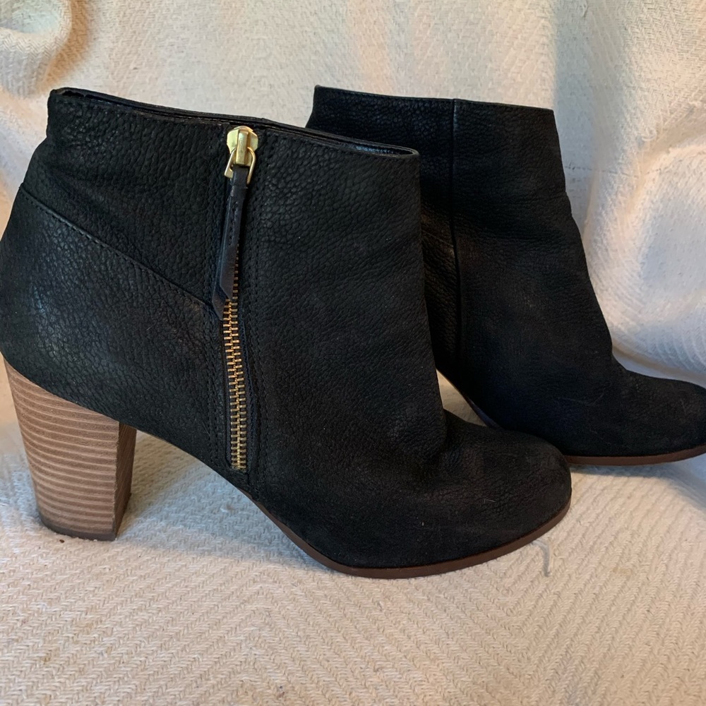 10 1/2 black suede Cole haan boots